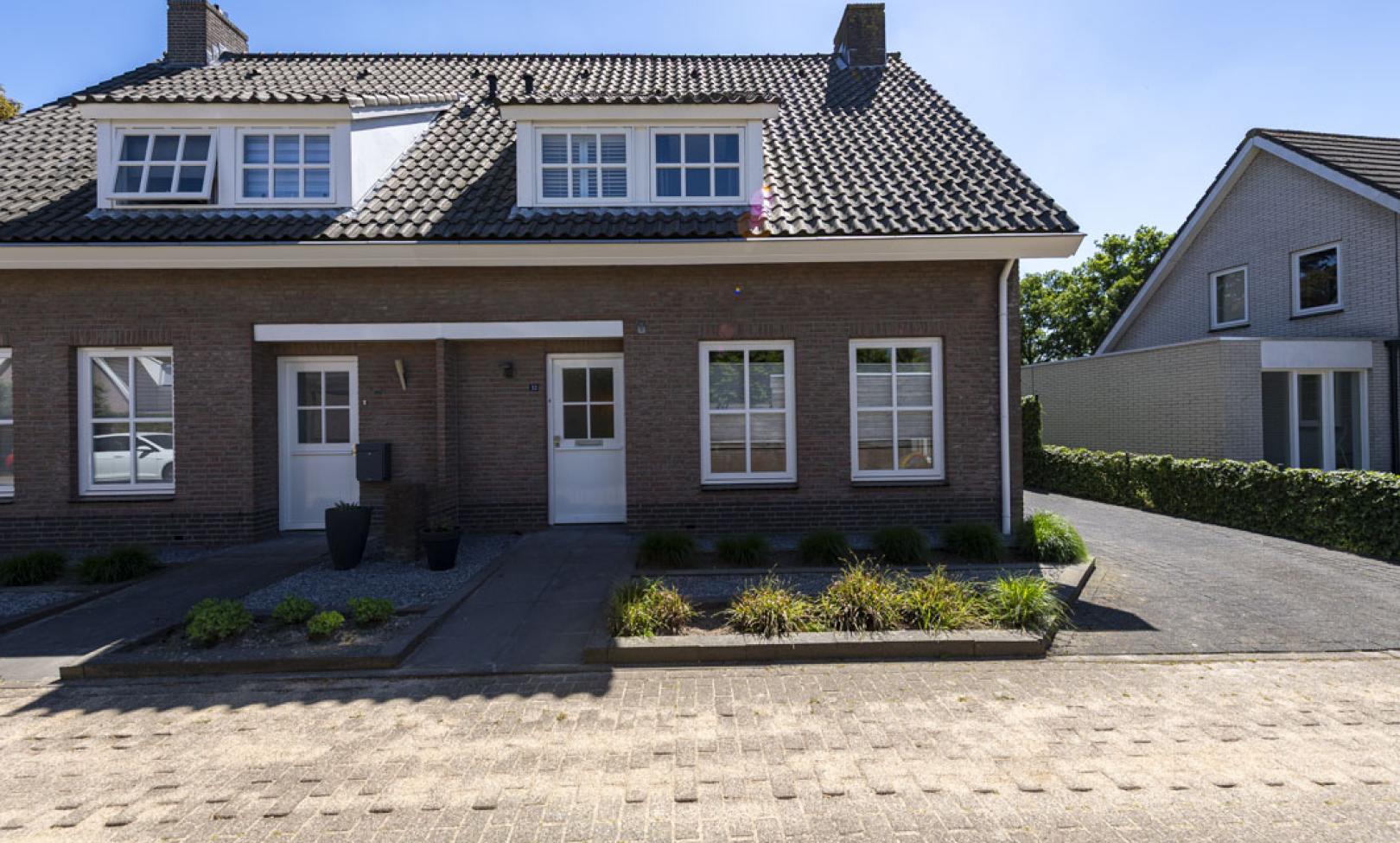 Udenhout, Weegbree 32
