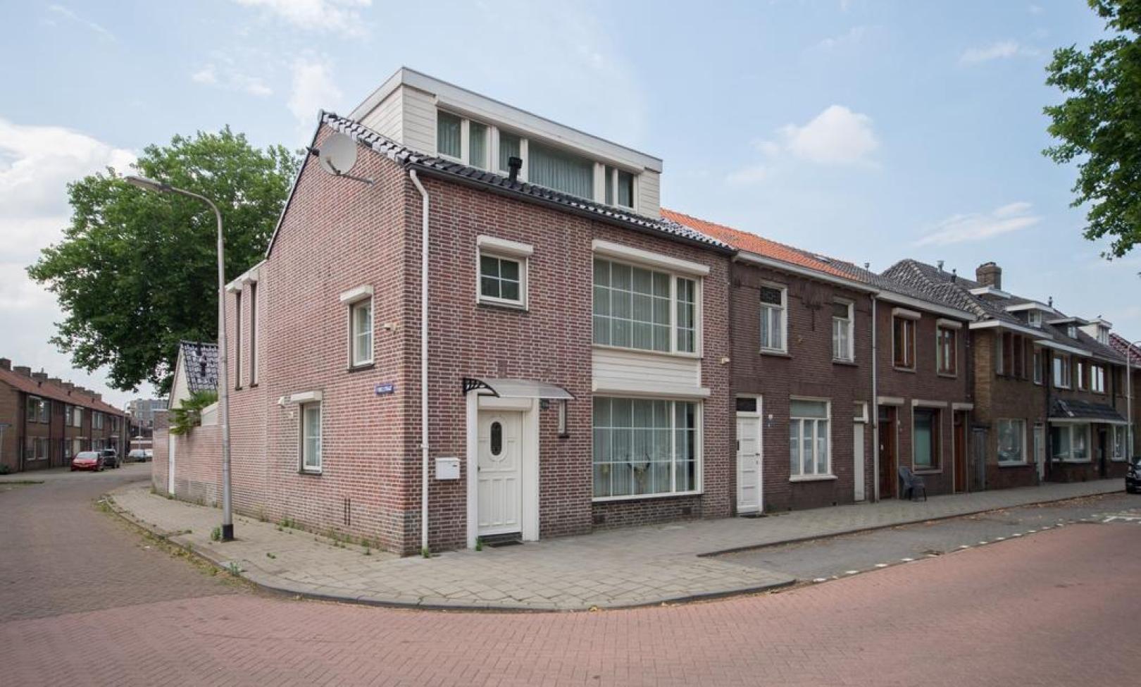 Tilburg, Don Sartostraat 11 a